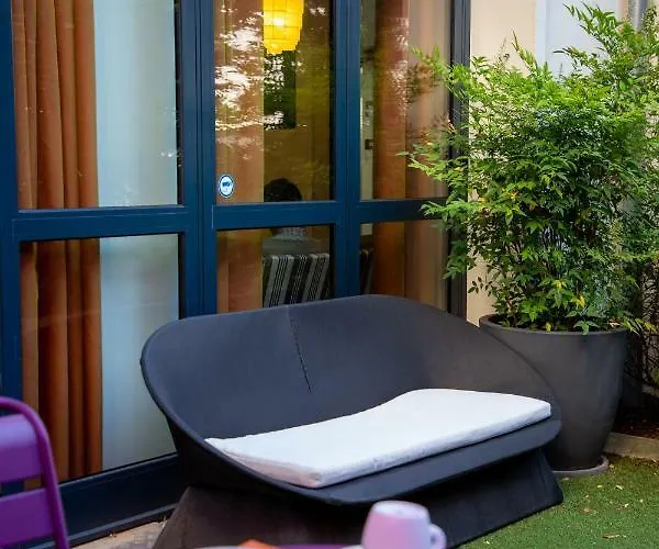 Privilege Saint Exupery Apart Otel 4*