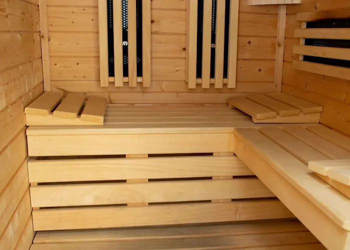 Privilege Saint Exupery 公寓式酒店 4*